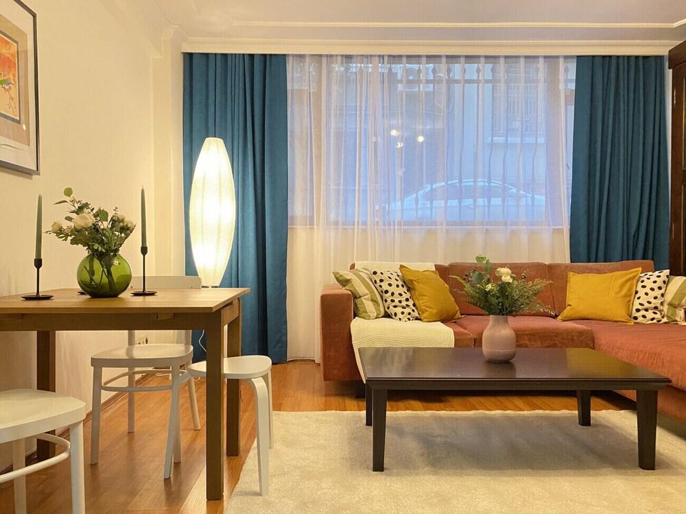 Sleek and Central Flat With Backyard in Sisli