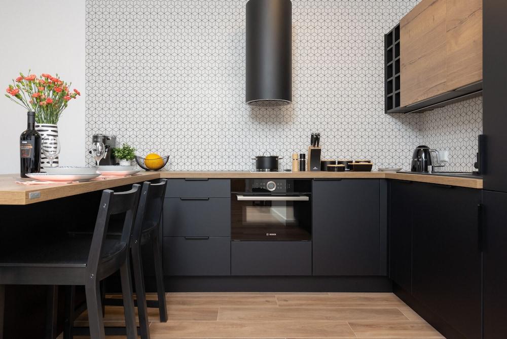 Warsaw Aleja Solidarności by Renters