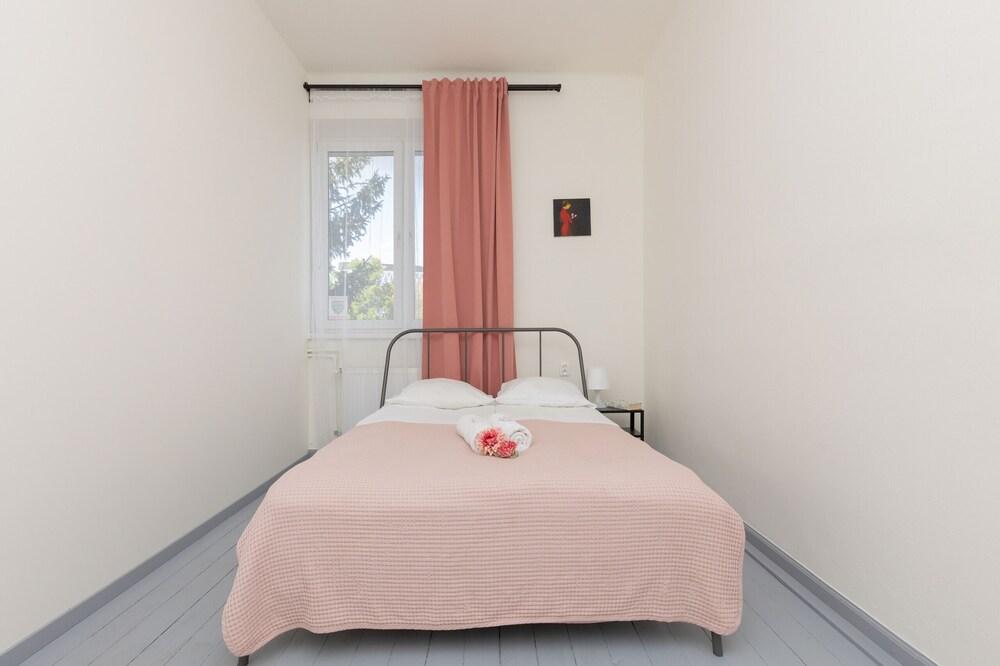 Apartment Aleja Wilanowska by Renters