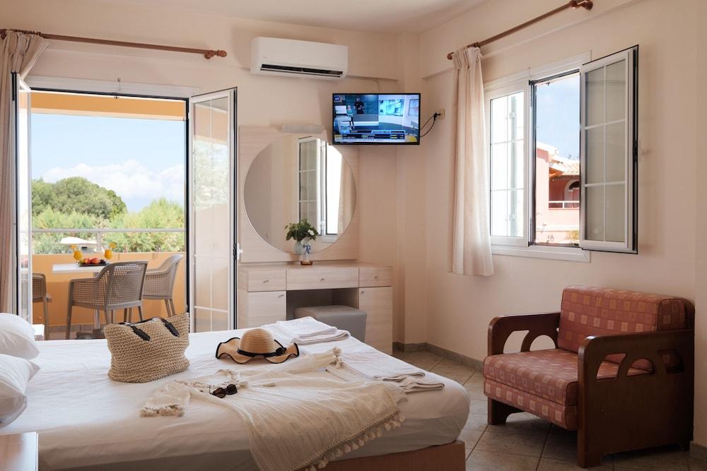 Canal D' Amour by Estia