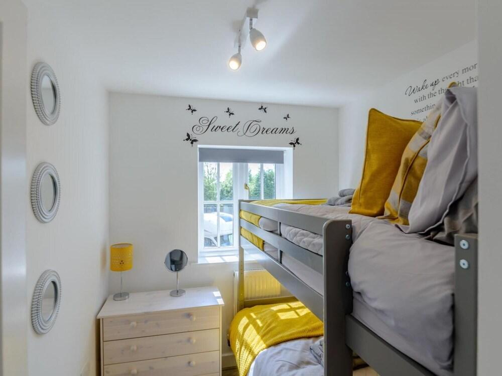 Host Stay Overcarr Cottage