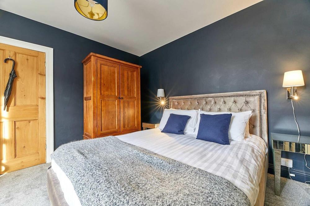 Host Stay The Blacksmiths