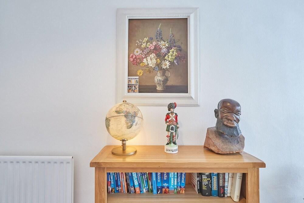 Host Stay The Library