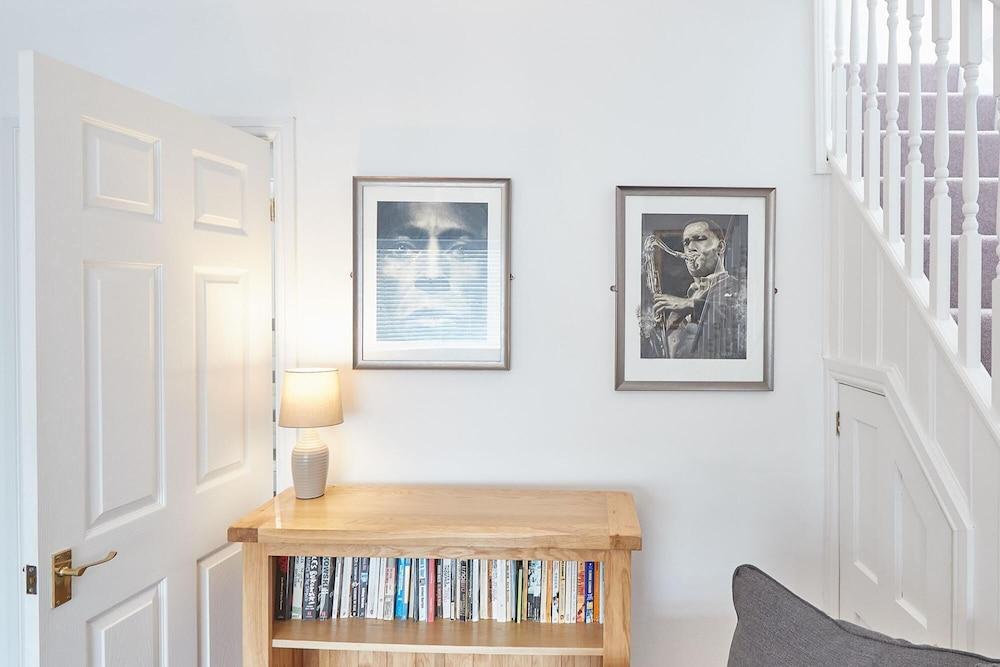 Host Stay The Library