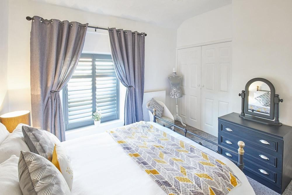 Host Stay Mad Alice s Cottage