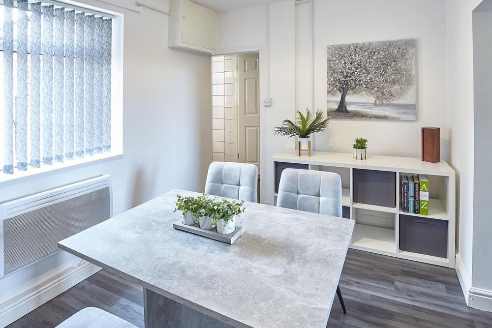 Host Stay The Charltons