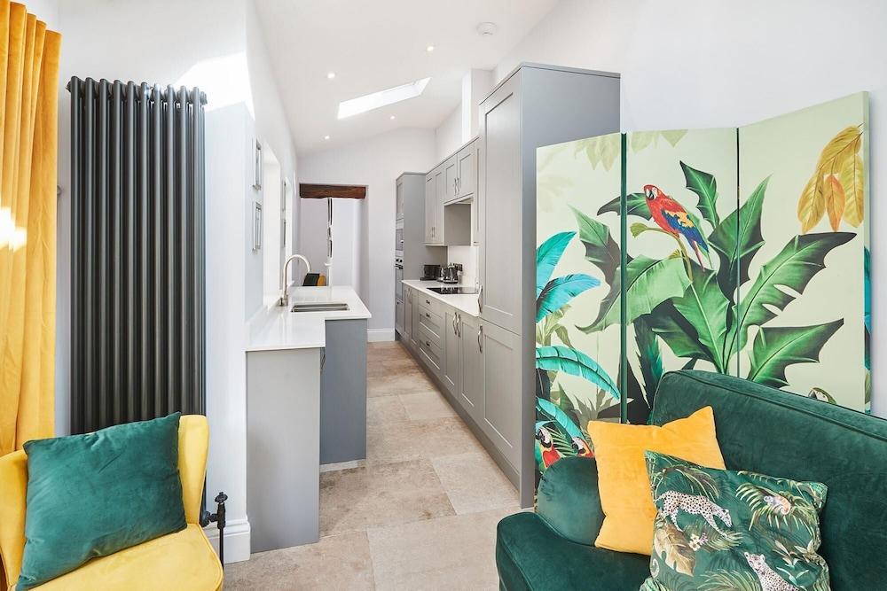 Host Stay The Old School House