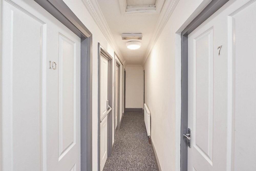 Host Stay Room 6 Clarendon