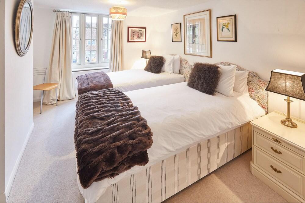 Host Stay Rose Cottage