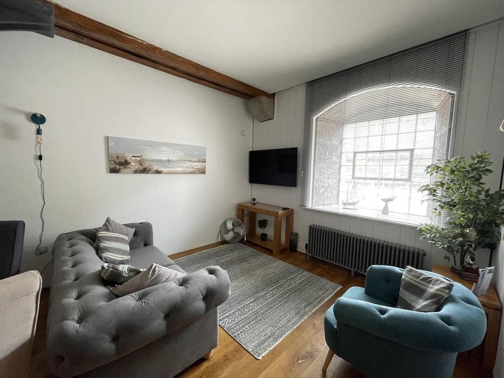 Cozy Coastal Apartment