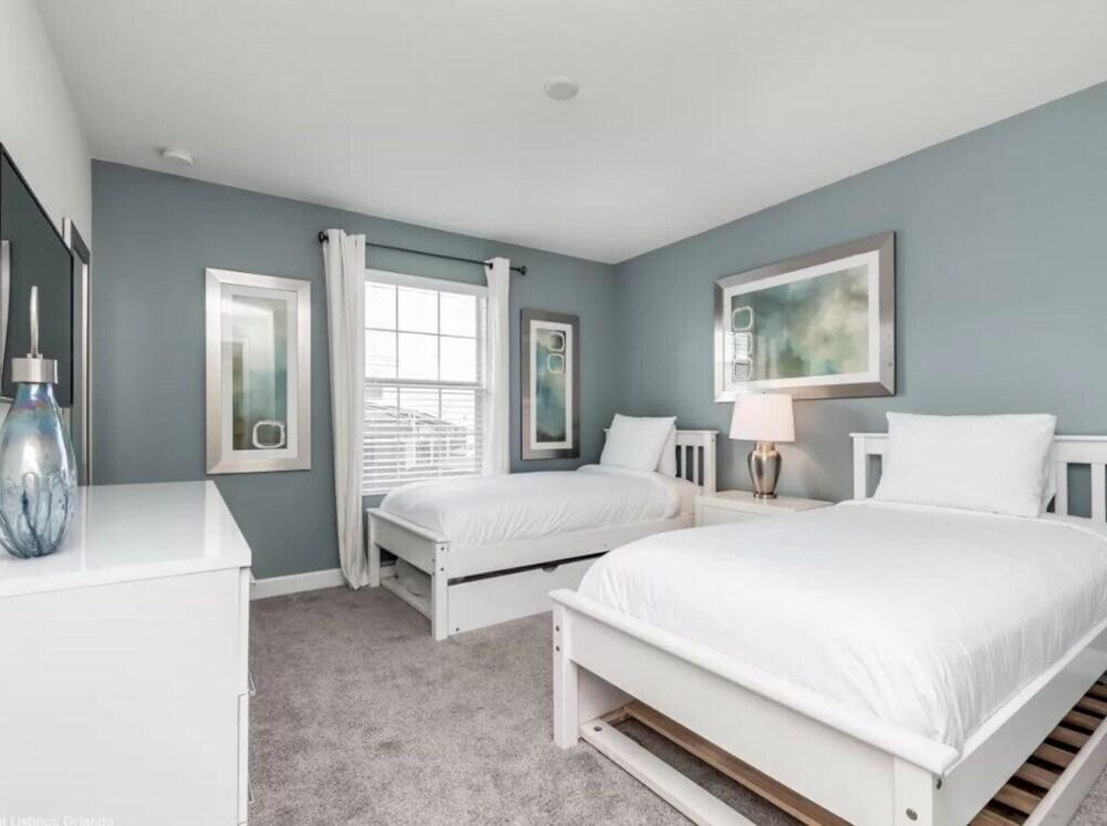 Upscale Champions Gate Townhome - 4 Bed