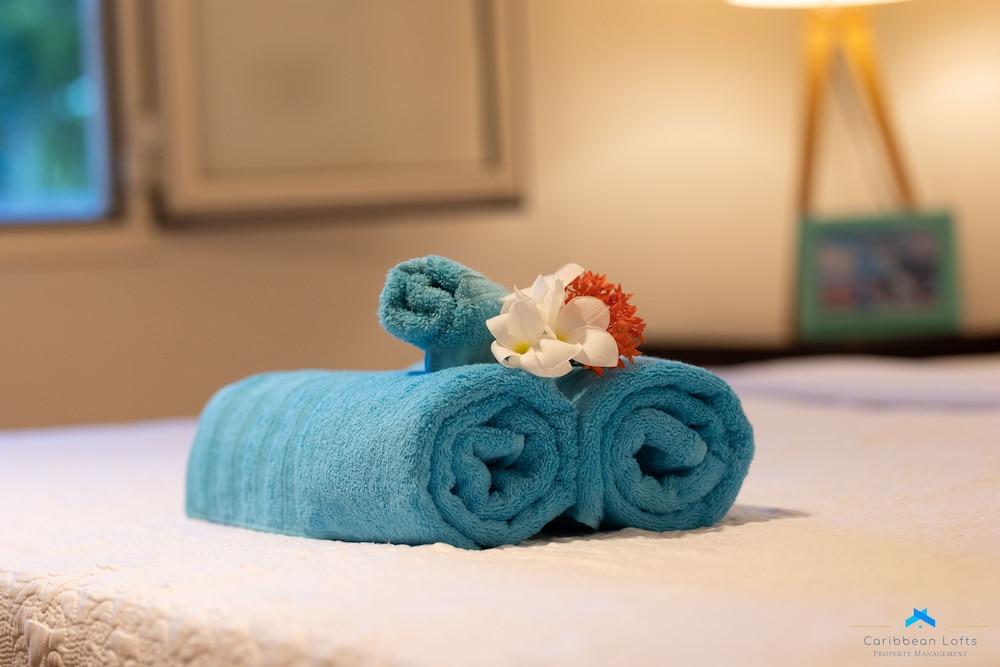 Beautiful condo with sea view