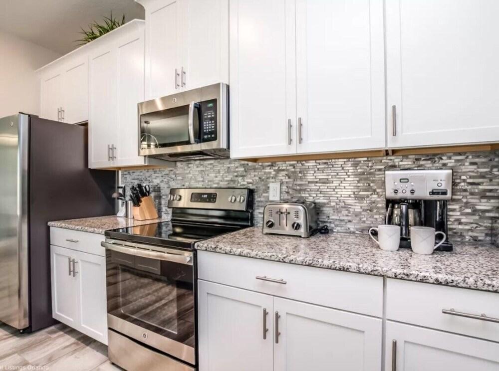 Upscale Champions Gate Townhome - 4 Bed