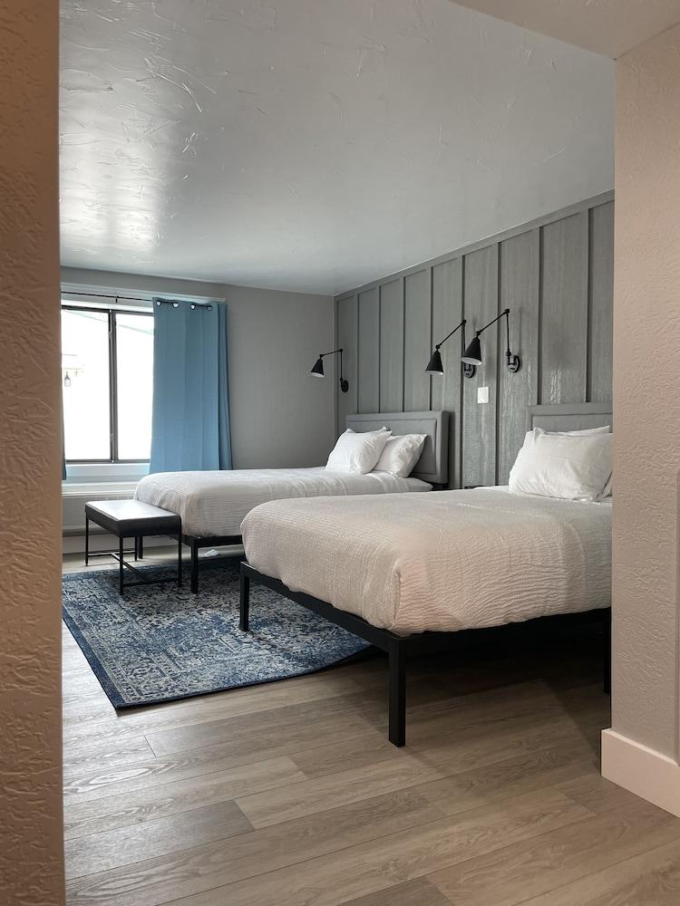 The Hermitage Inn and Taphouse