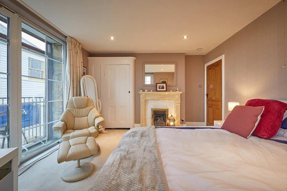 Host Stay The View Old Coastguard Cottage