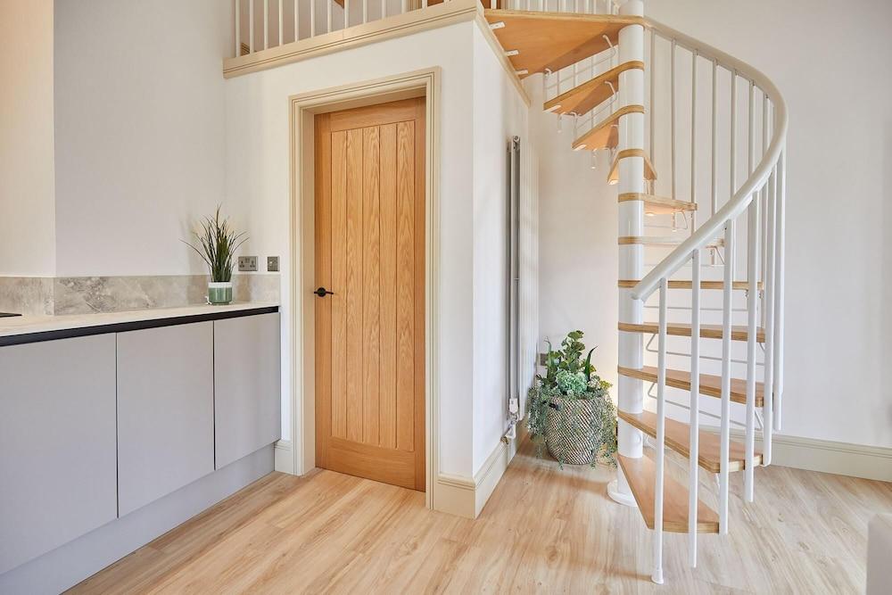 Host Stay Sunshine Cottage