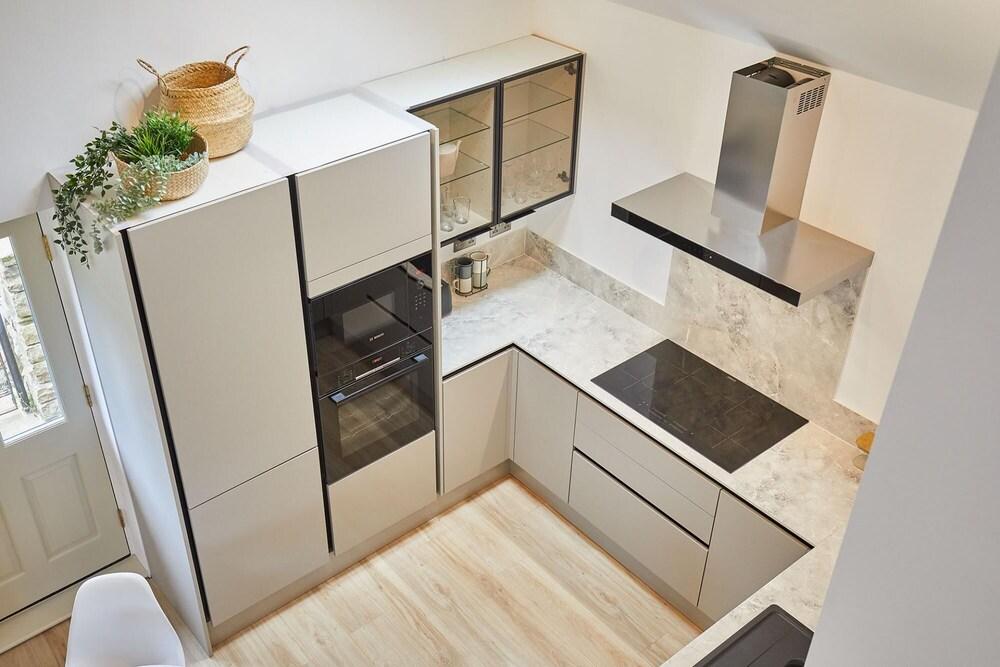 Host Stay Sunshine Cottage