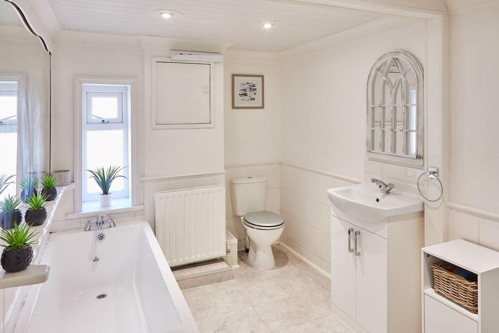 Host Stay Tanqueray House