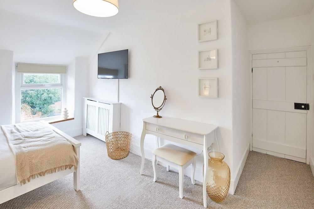 Host Stay Tally House