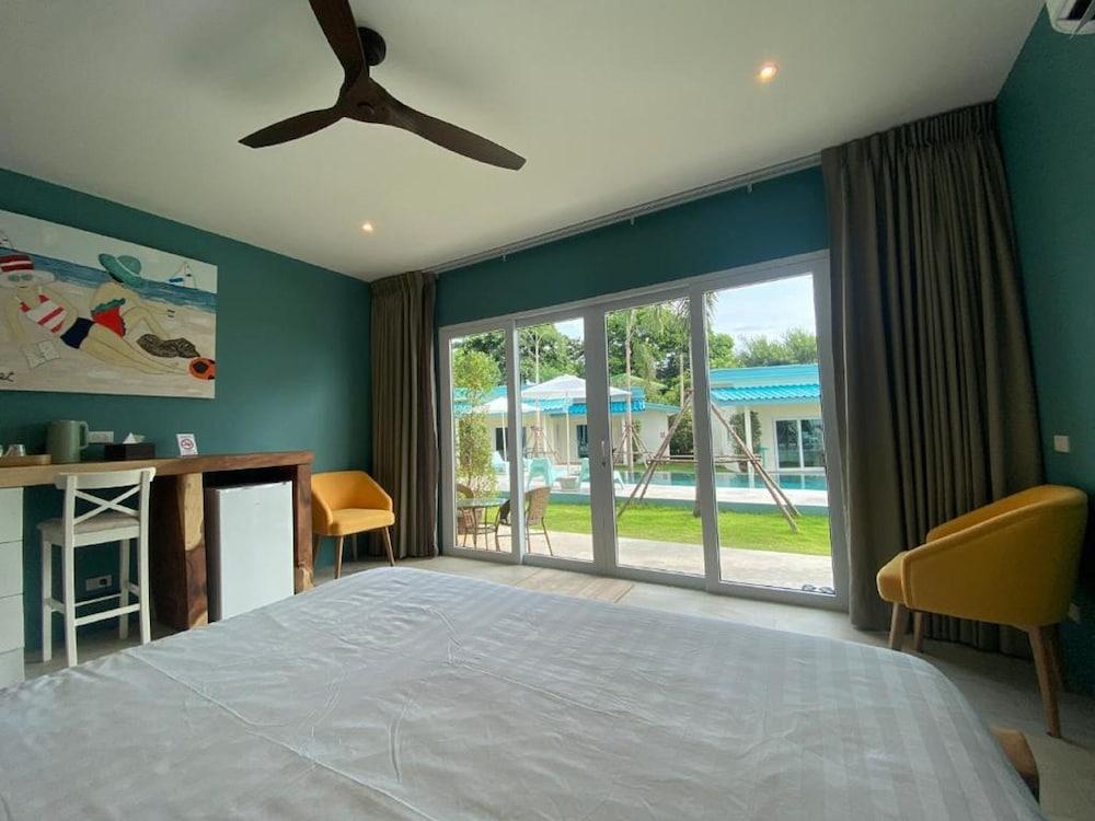 Le Petit Saint Tropez