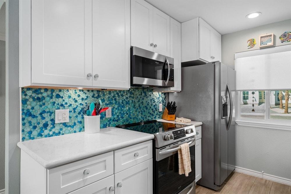 5 O'clock Somewhere by Miss Kitty’s