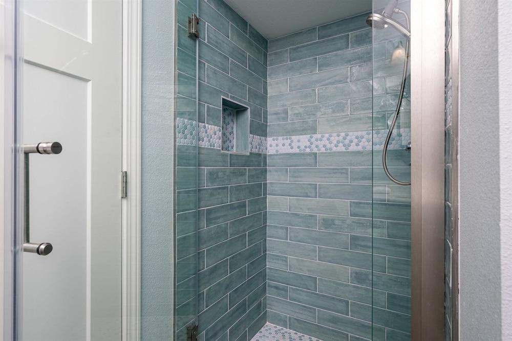 5 O'clock Somewhere by Miss Kitty’s