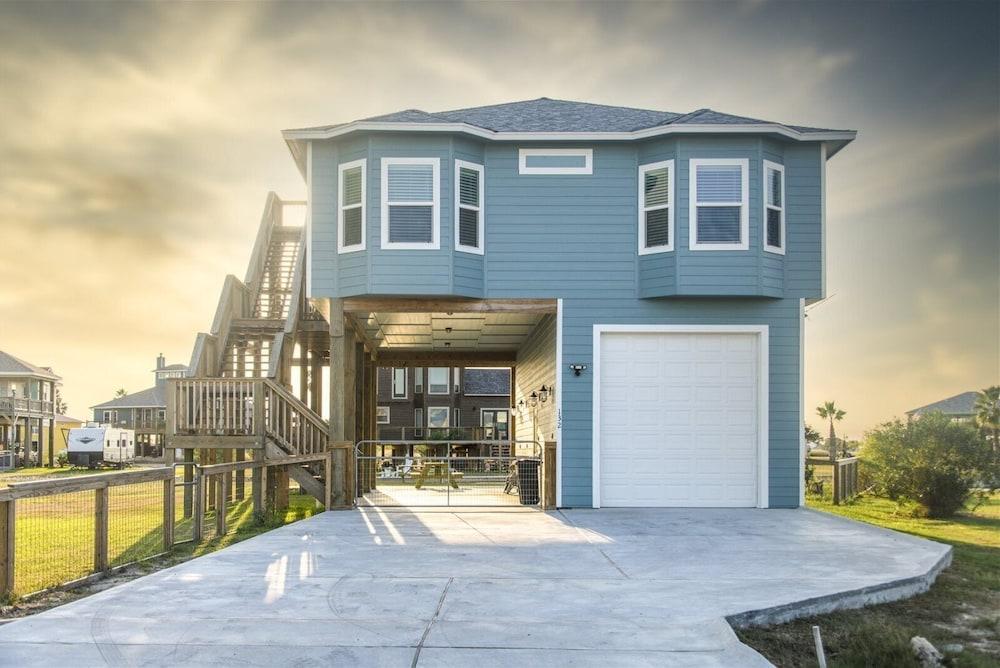 Blue Crab Cove by Miss Kitty’s