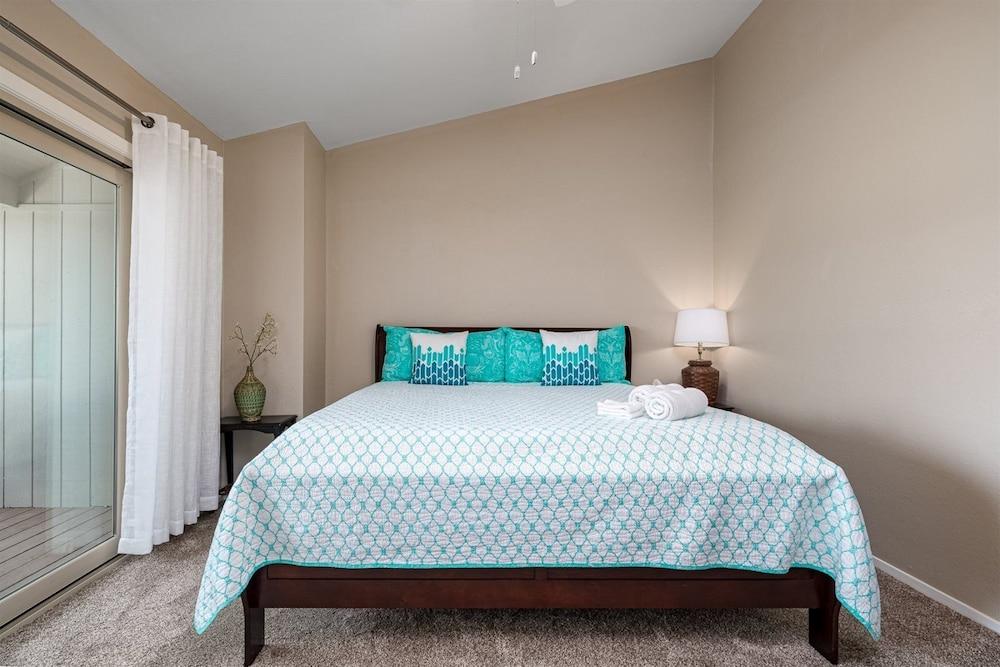 Bay House Condos by Miss Kitty’s