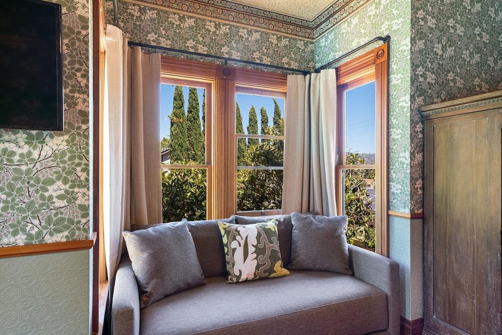 The New Hope Merrill House