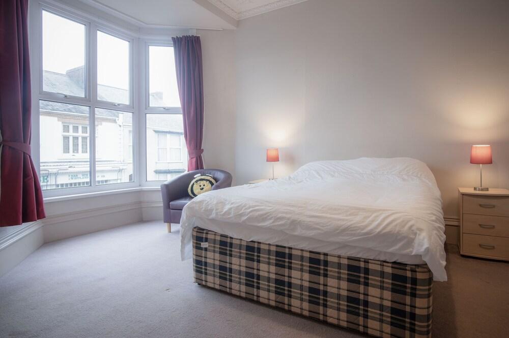 Connaught House - 2 Bedroom Apartment - Tenby