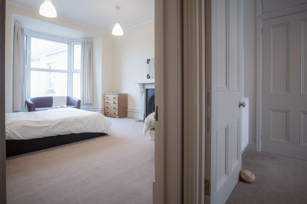 Connaught House - 2 Bedroom Apartment - Tenby