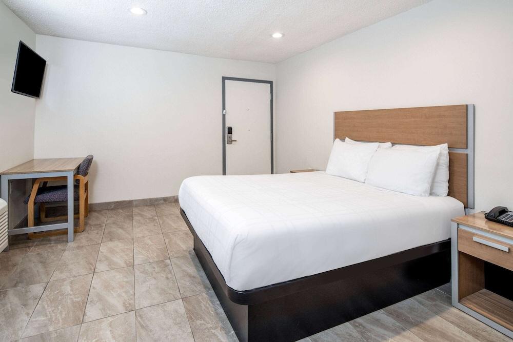 Super 8 by Wyndham Bakersfield Ca