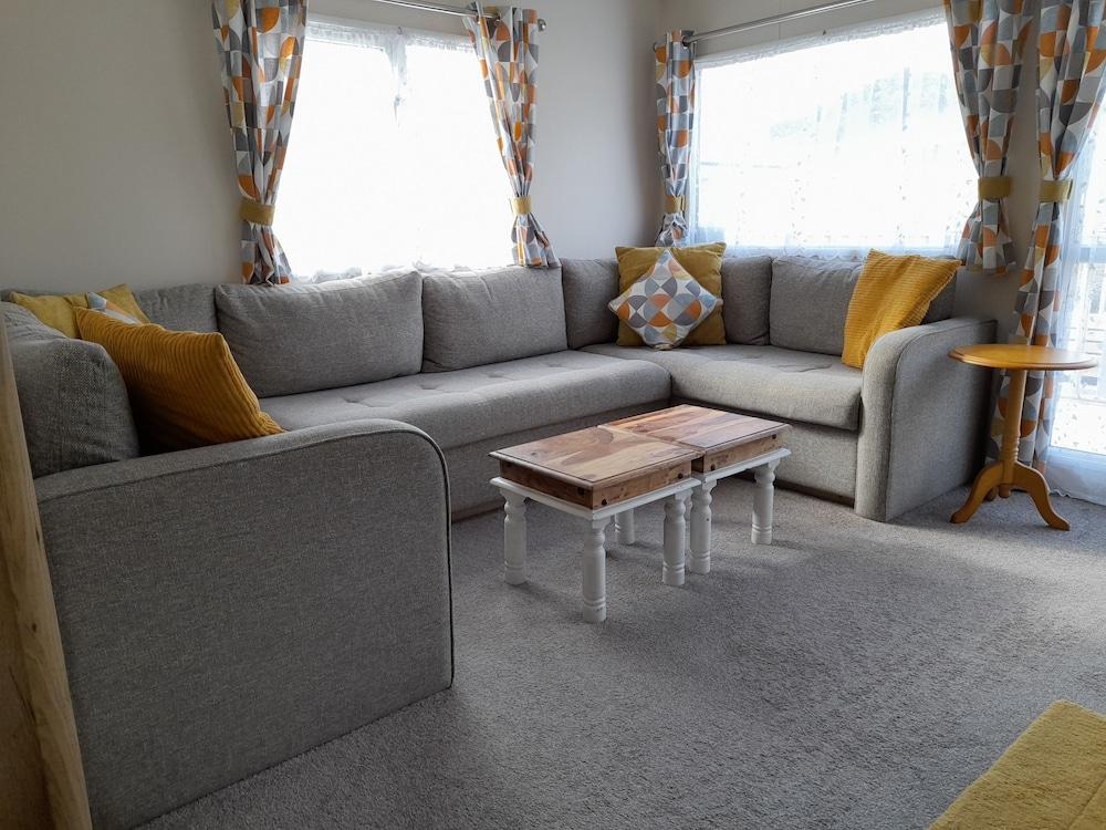 Immaculate 2-bed Static Caravan in Carlisle