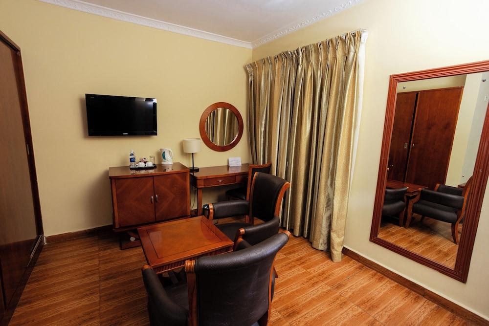 The Grand Palace Hotel