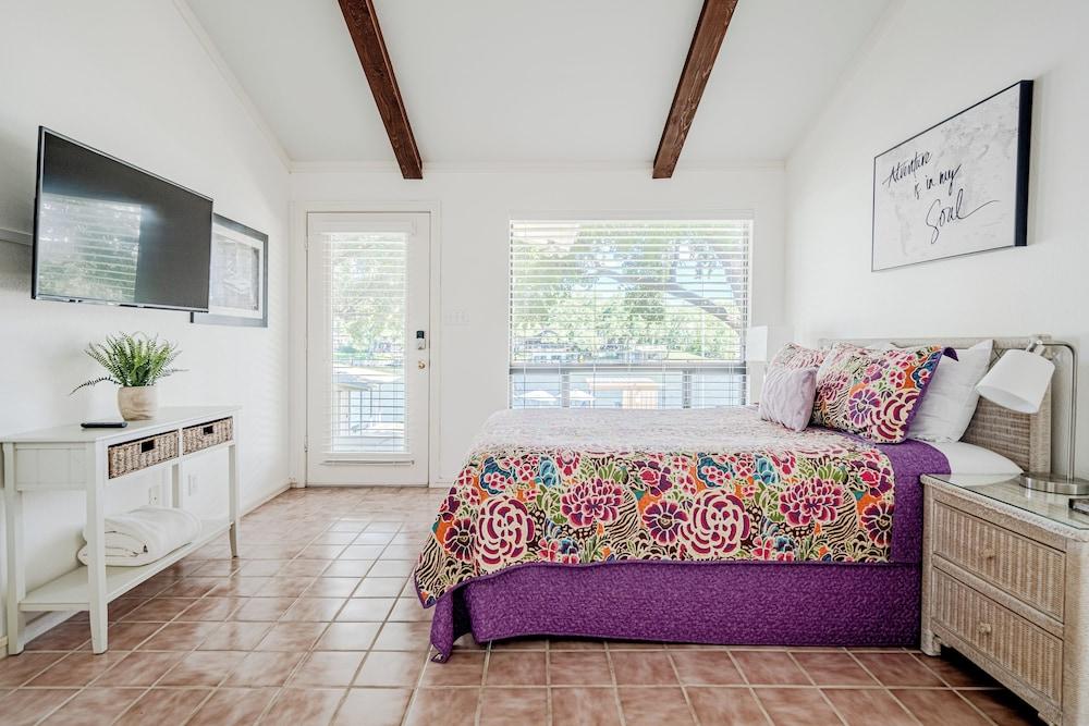 Island Paradise A Waterfront Oasis With Pool