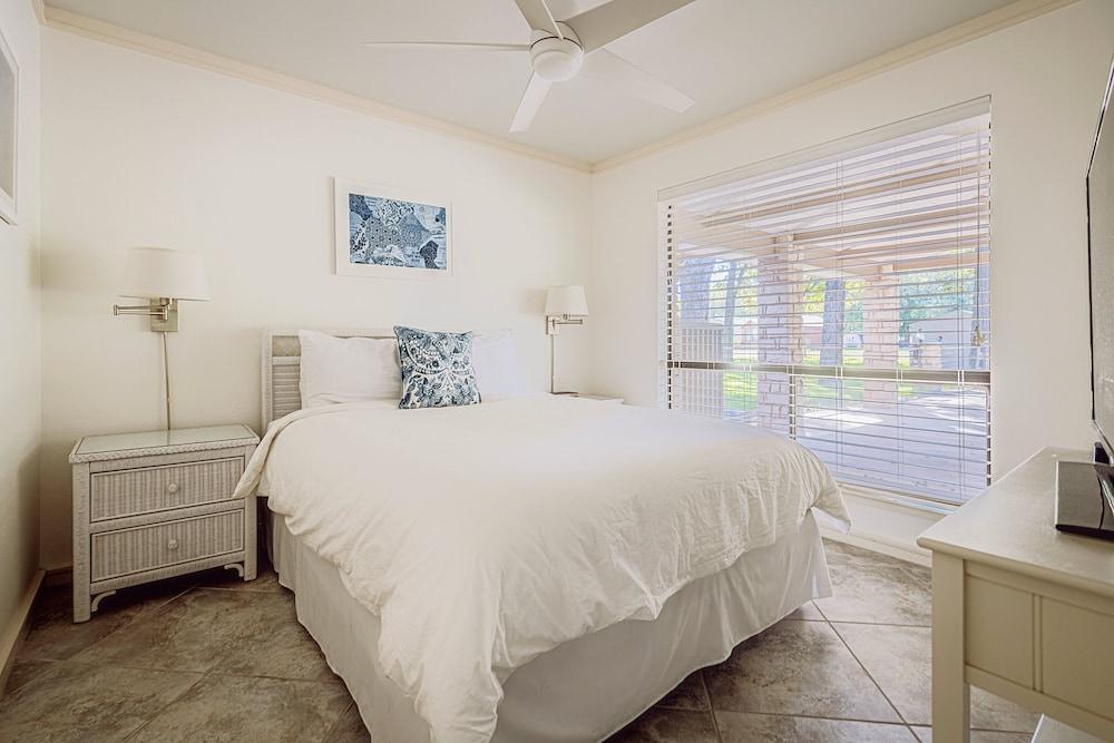 Island Paradise A Waterfront Oasis With Pool