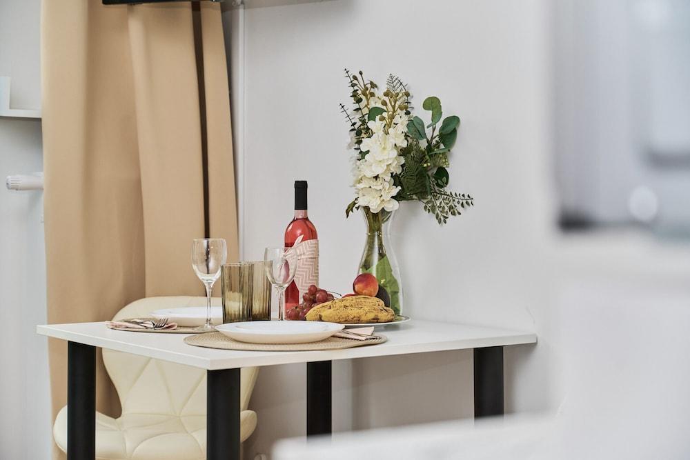 Studio Wrocław Fabryczna by Renters