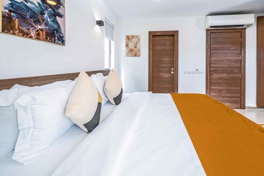 Crest Apartments & Suites