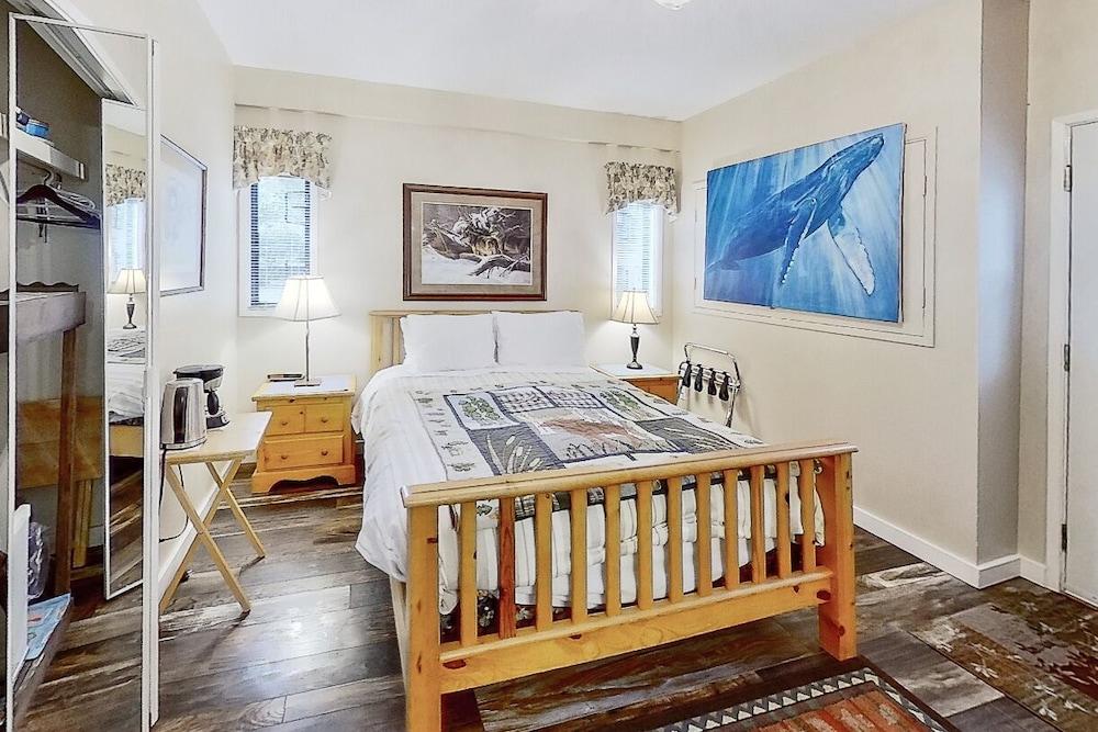 Salty Towers Oceanfront Cottages