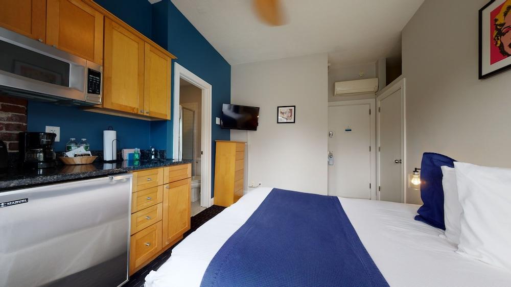 Maverick Suites at 400 Columbus Ave