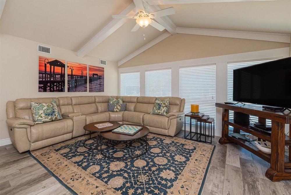 Sea-esta by Miss Kitty’s