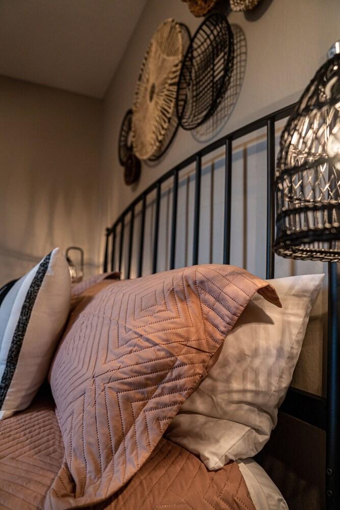 Pheasant Gilbert 5 Bedroom Home by Redawning