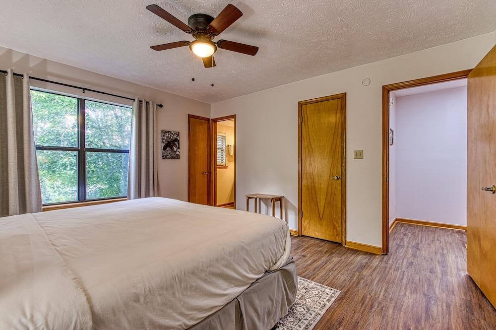 Pinecrest Townhomes-1K-2Q Unit-Renovated