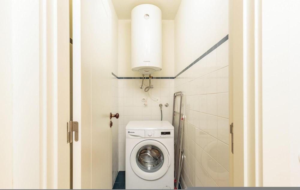 Flores G in Porto With 1 Bedrooms and 1 Bathrooms