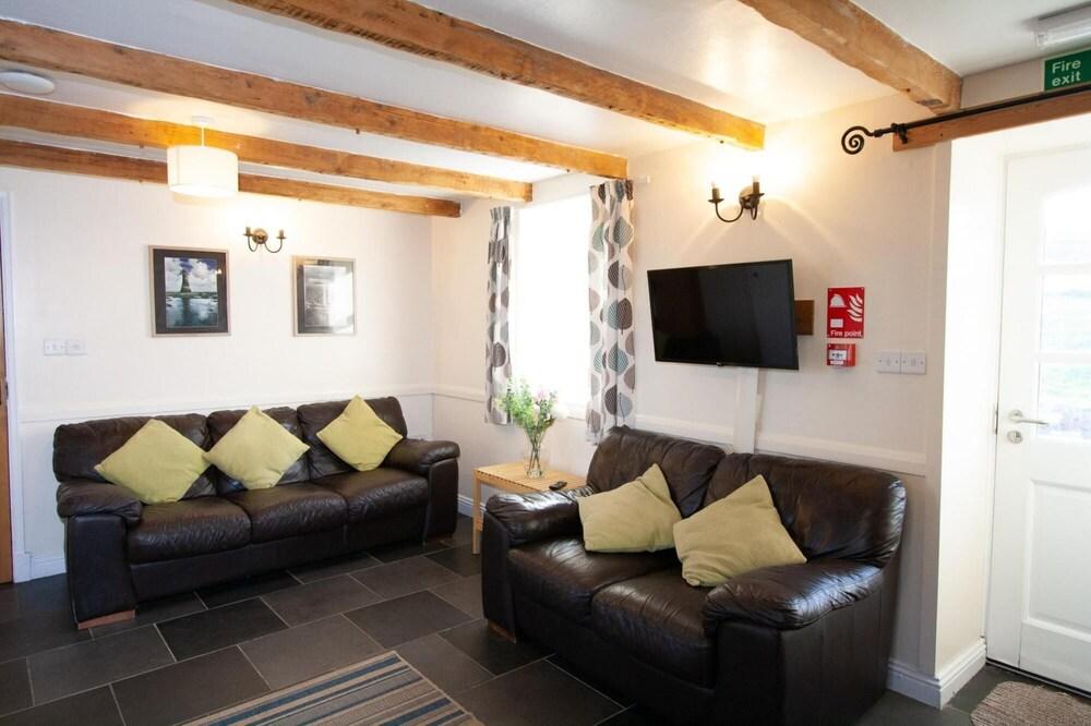 Bunk House - 4 Bedroom - Llangenith
