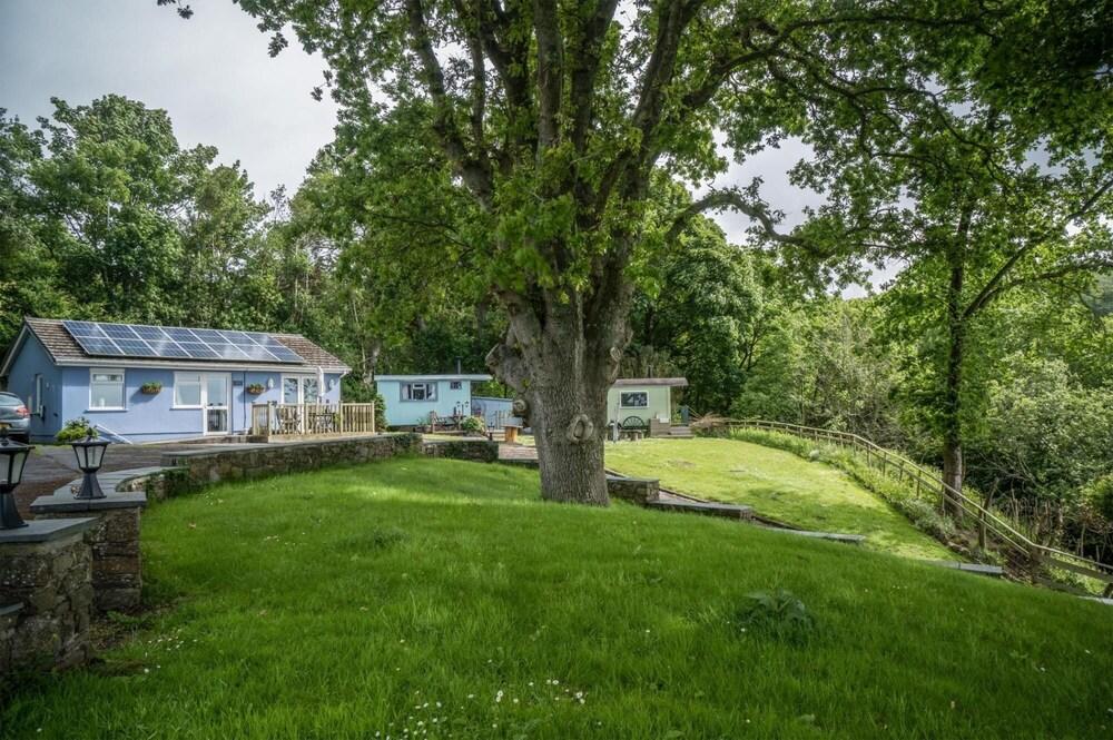 Bluebell Cottage - 2 Bedroom Holiday Home - Bronllys Farm Llanelli