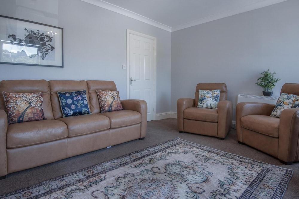 Langland Road - 2 Bedroom Town House - Mumbles