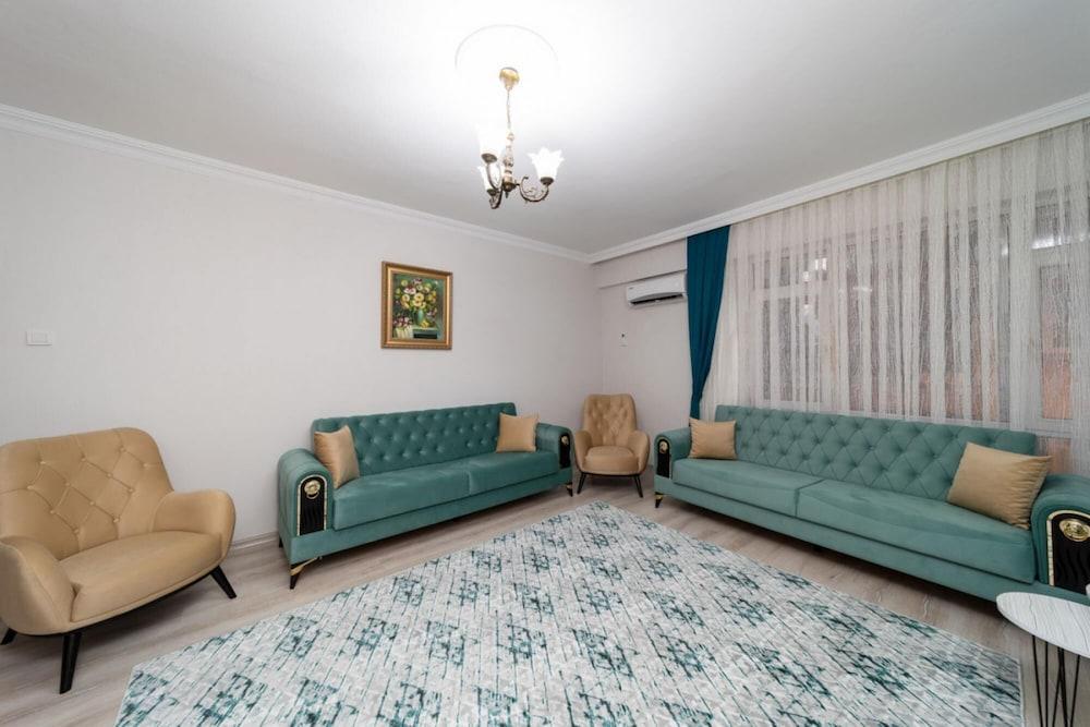 Pleasant Flat With Balcony in Kaleici