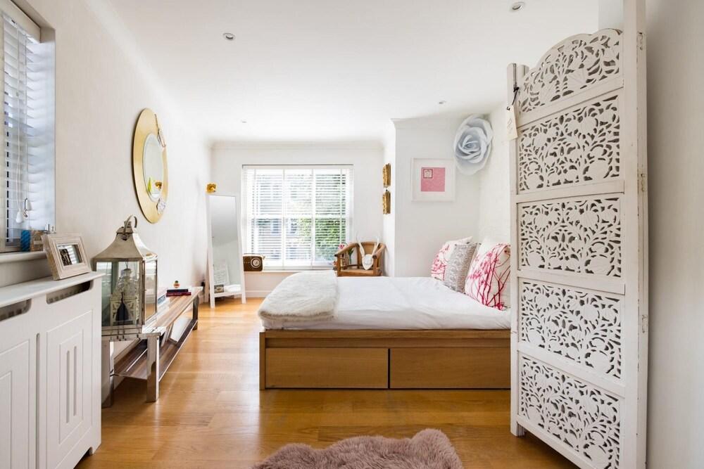 Unique Light-filled House - Primrose Hill