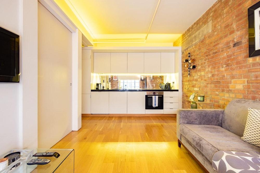 Central Soho Loft With A C Concierge